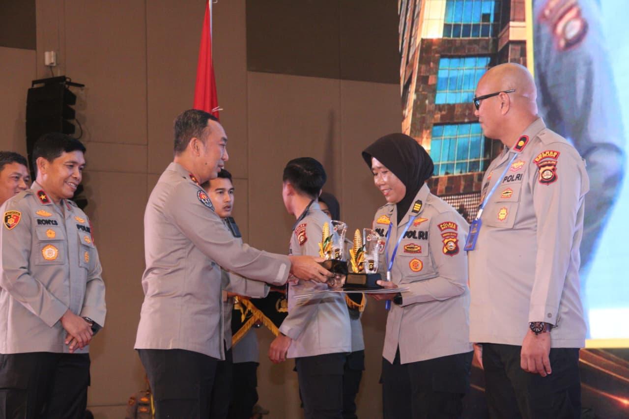 Kapolda Sumsel Serahkan Penghargaan Ketahanan Pangan ke Polres OKU Selatan, Banyuasin, dan Mitra Strategis