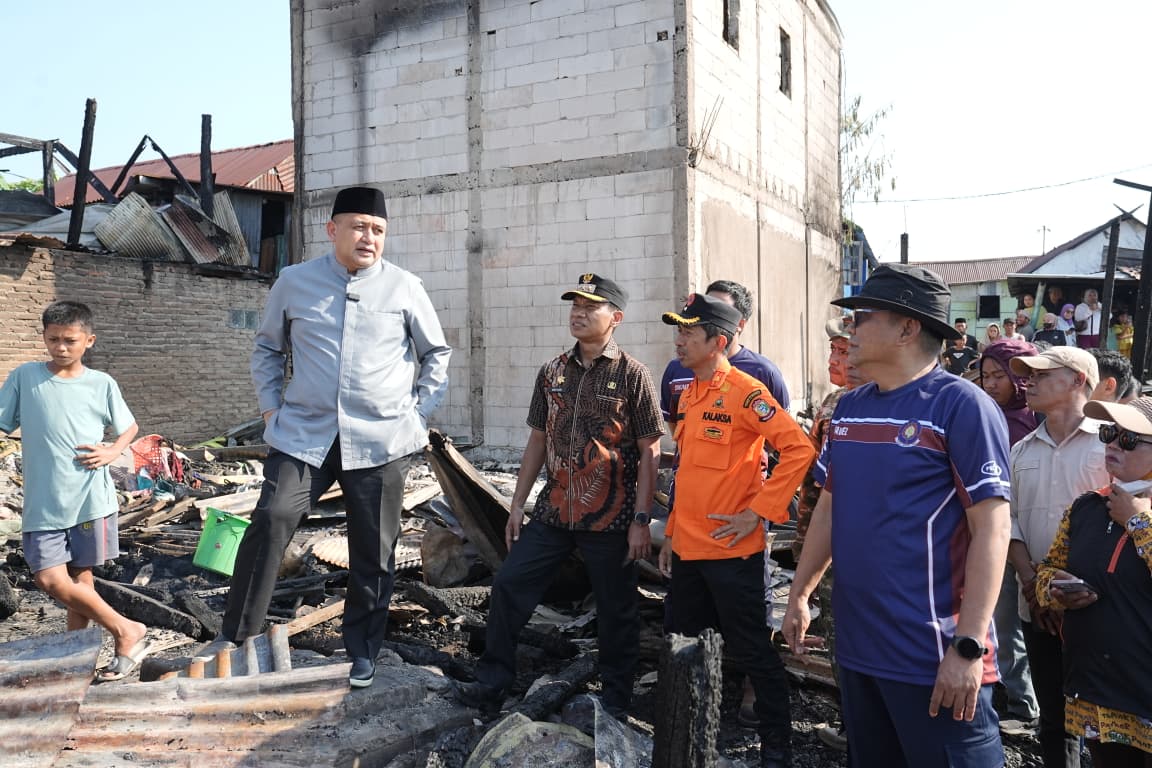 Wali Kota Makassar Munafri Arifuddin Tinjau Lokasi Kebakaran di Tallo, 50 Petak Rumah Hangus dan 90 KK Mengungsi