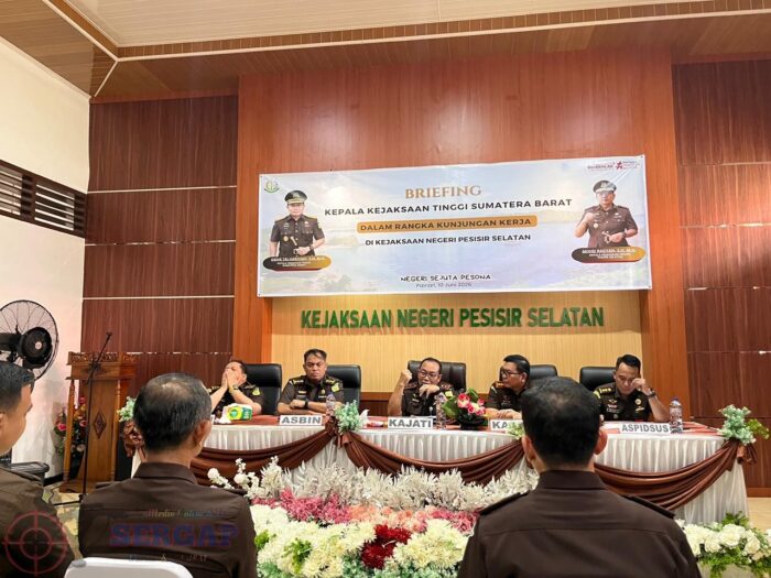 Kepala Kejati Sumbar Dedie Tri Hariyadi Tinjau Kantor Kejari Pessel yang Sudah Berusia 42 Tahun, Evaluasi Kinerja dan Perkuat Komunikasi