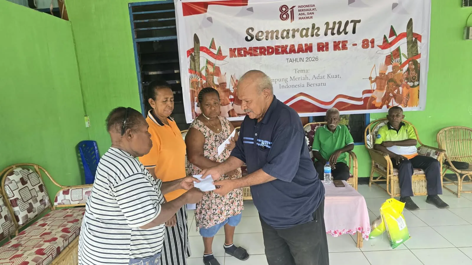 Ondoafi Kayu Batu Salurkan Bantuan untuk Mama-mama Papua dan Gelar Bakti Sosial Sambut HUT RI ke-81 di Jayapura