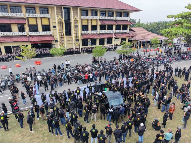 Ratusan Massa LPM Kalbar Datangi Polda, Polisi Terima Pengaduan Dugaan Pencemaran Nama Baik