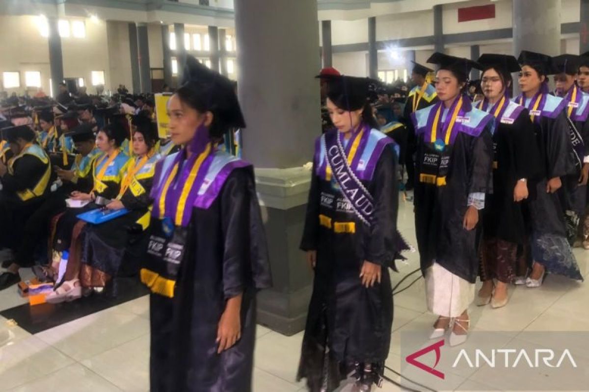 Unpatti Maluku Wisuda 1.036 Lulusan, 18,16 Persen Raih Predikat Cum Laude Perkuat SDM Daerah