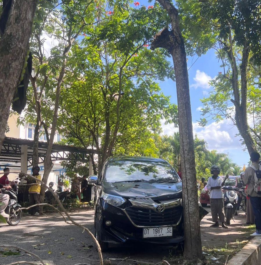 Kecelakaan Mobil di Kampus UHO Kendari Tewaskan Penumpang Wanita, Korban Sempat Muntah Darah Dua Kali Sebelum Meninggal