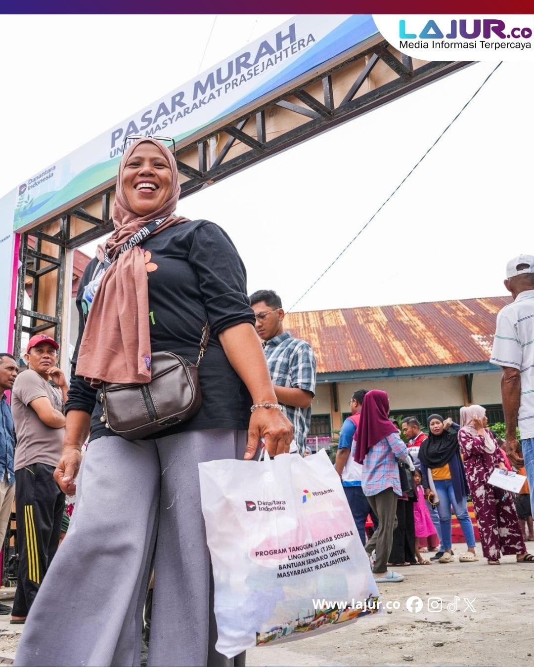 Warga Kendari Serbu 1.000 Paket Sembako Subsidi Pertamina Seharga Rp30 Ribu, Antre Sejak Pagi