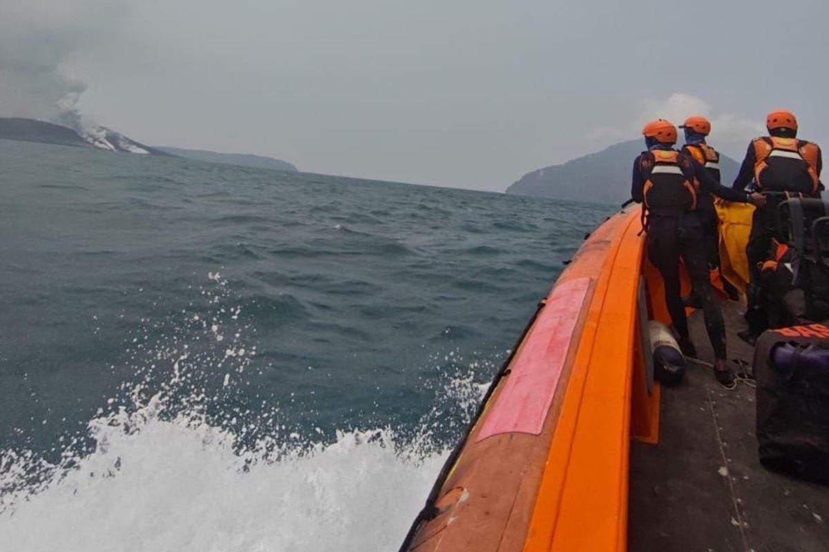 IWO Lampung Timur Gelar Doa Bersama untuk 5 Jurnalis dan 3 Awak Kapal yang Hilang di Selat Sunda