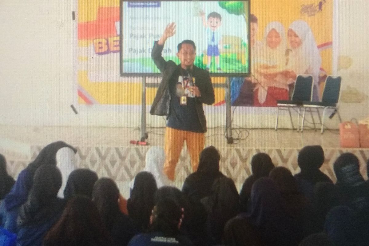 Pajak Bertutur 2026 di Makassar: DJP Kenalkan Peran Pajak ke Siswa SMP Negeri 8 Lewat Kuis Interaktif