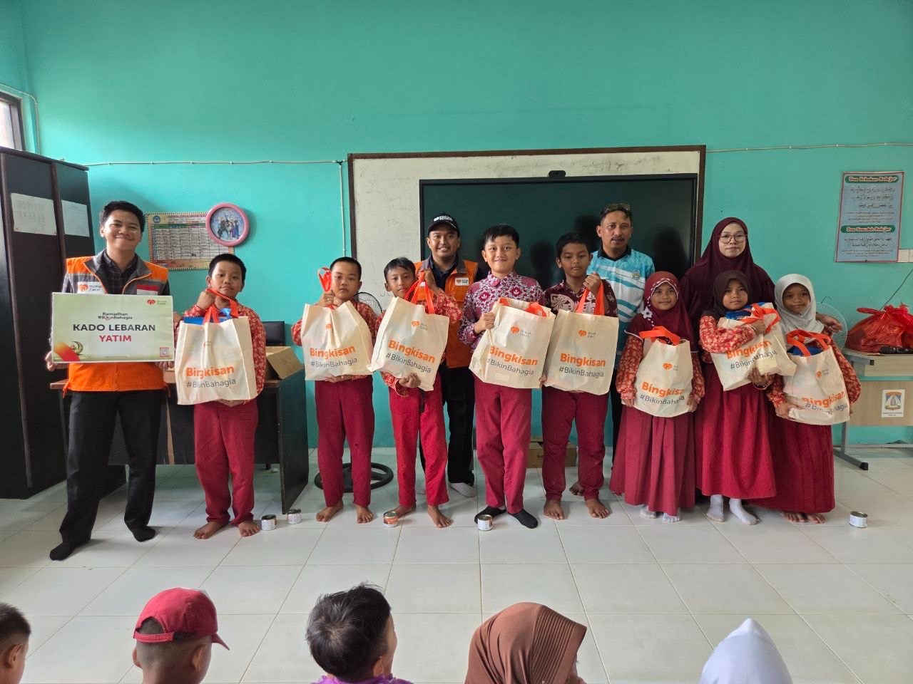 Rumah Zakat Salurkan 100 Paket Kado Lebaran untuk Anak Yatim di Tiga Sekolah Balikpapan, Puluhan Siswa Terbantu