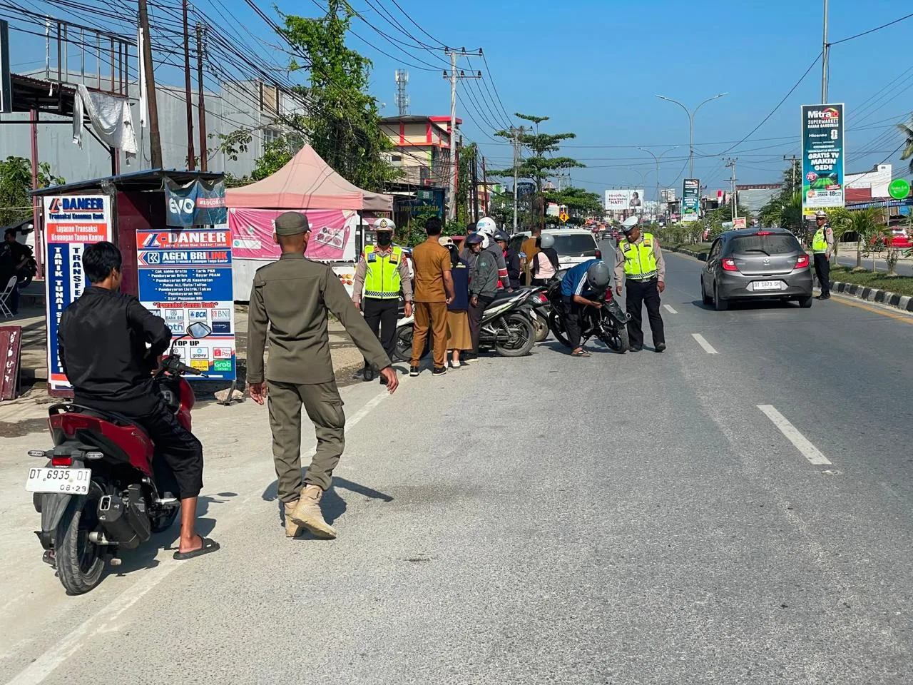 Ditlantas Polda Sultra Gelar Operasi Pajak Gabungan di 8 Titik Kendari, 16 Personel Dikerahkan untuk Perkuat Kepatuhan Wajib Pajak