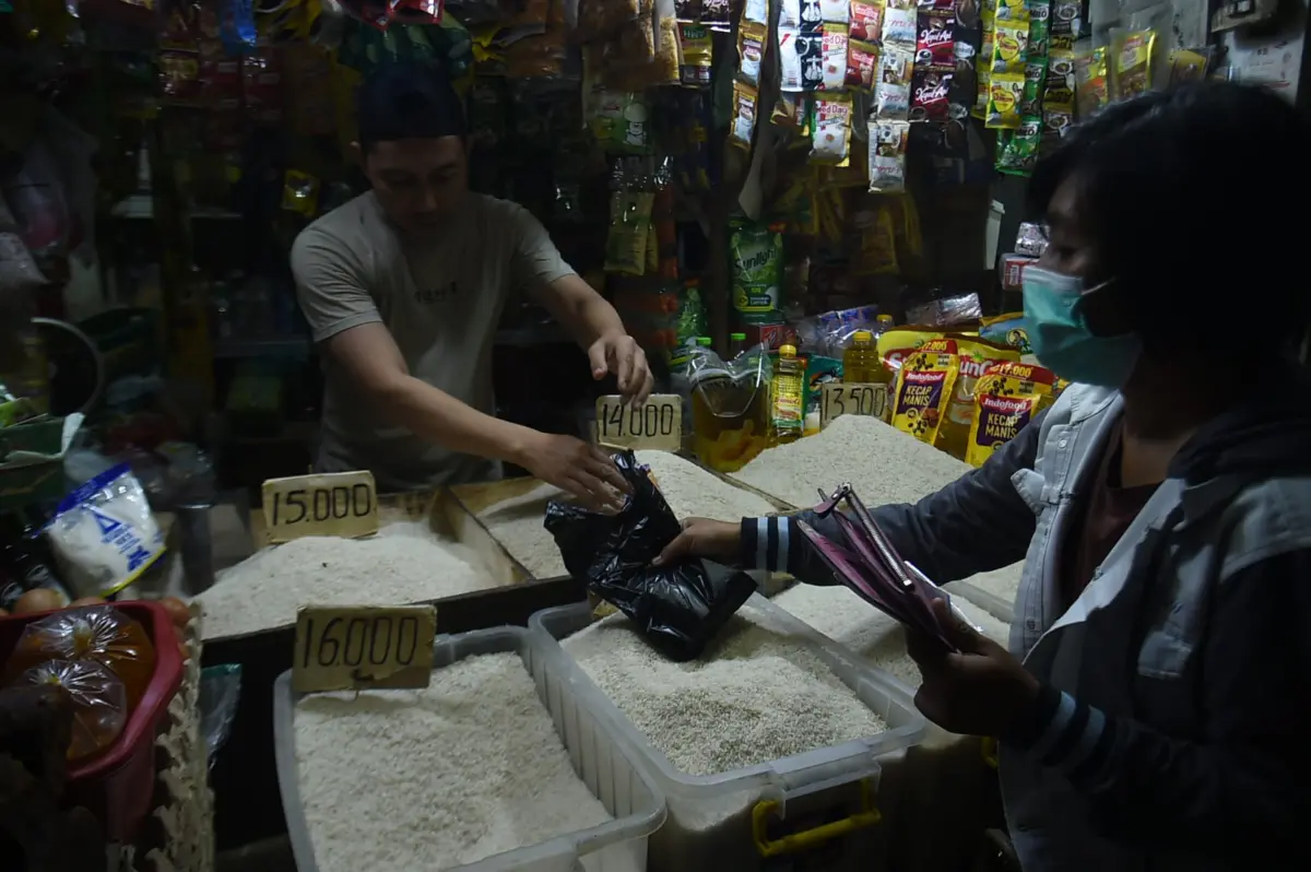 Stok Beras Premium 5 Kilogram Menipis di Ritel Bandung, Pengamat UPI Sebut Belum Panic Buying