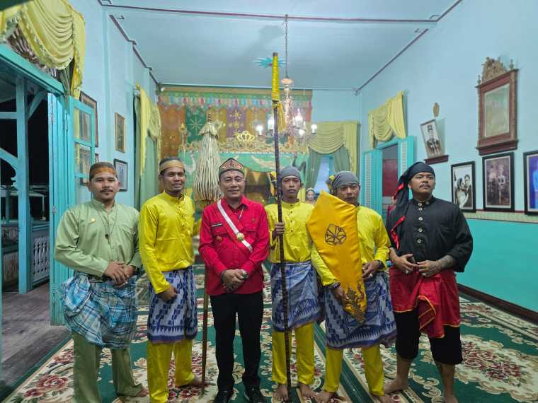 Wagub Kalbar Krisantus Raih Gelar Pangeran Nata Negeri Utama di Festival Robo-Robo 2026, Serukan Toleransi ke Generasi Muda