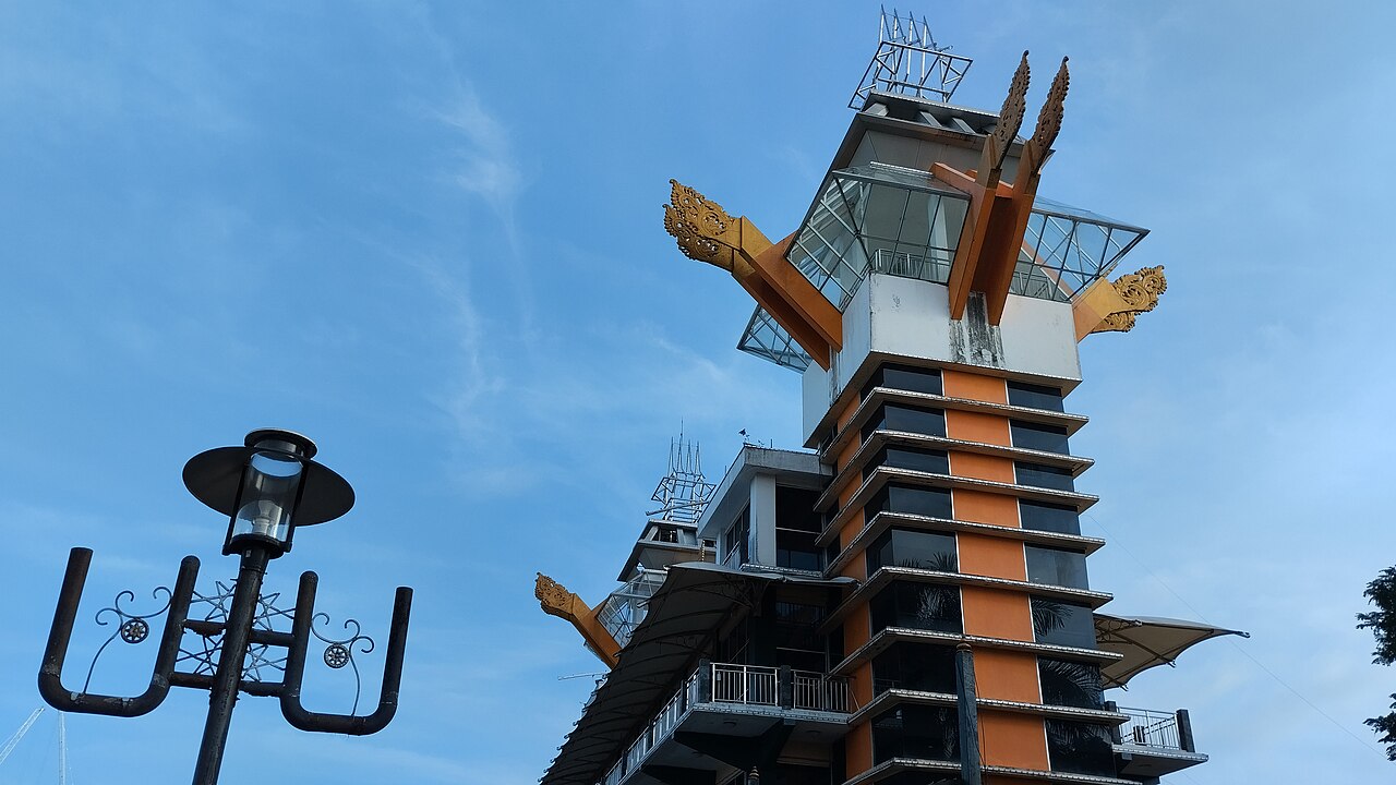 Menara Pandang, Spot Menikmati Kota Seribu Sungai Banjarmasin dari Ketinggian