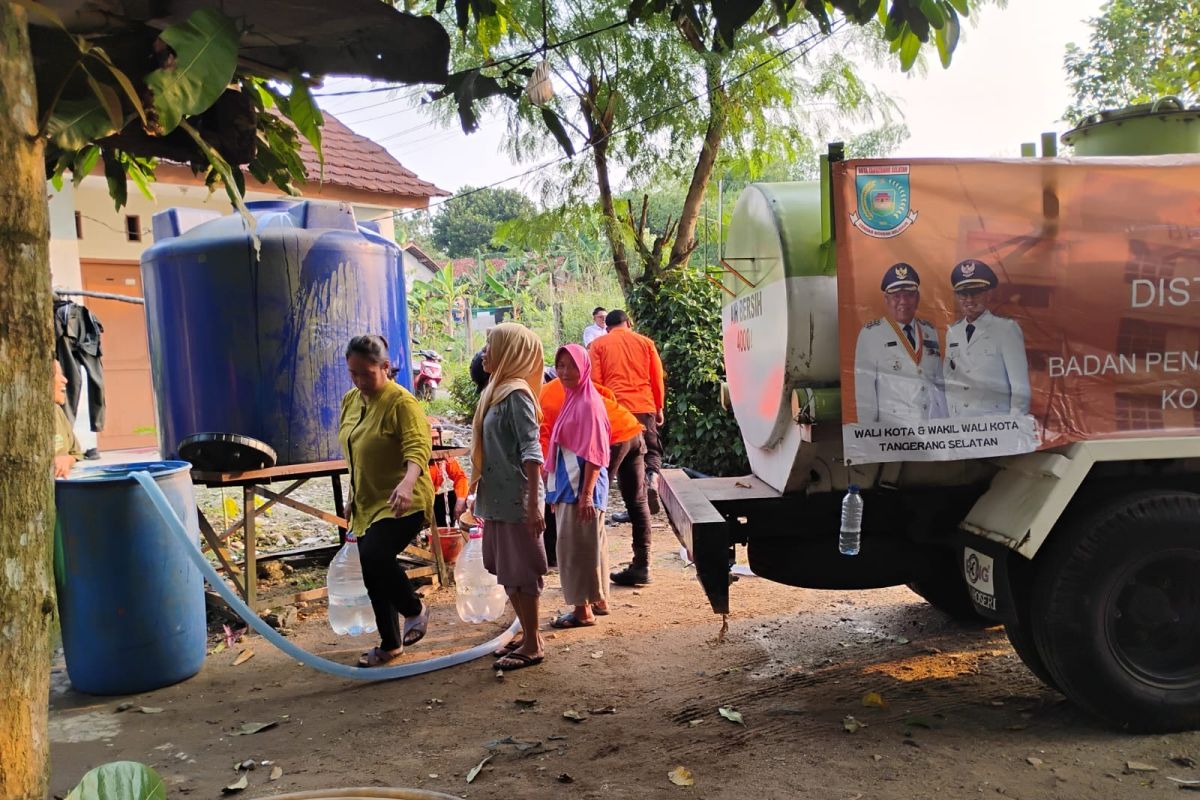 Kekeringan Ekstrem 2026: BPBD Tangsel Salurkan 73.100 Liter Air Bersih ke 162 KK di Kelurahan Keranggan