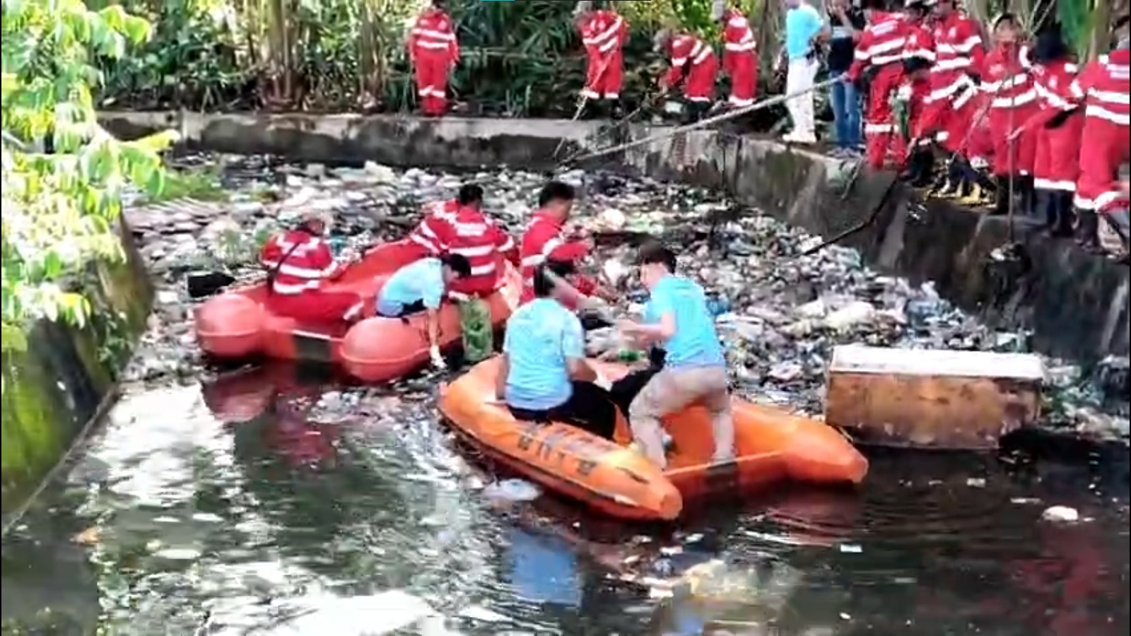 Volume Sampah Capai 35 Ton Per Hari, PT Mifa Bersaudara dan Pemkab Aceh Barat Gerakkan Warga Bersihkan Meulaboh
