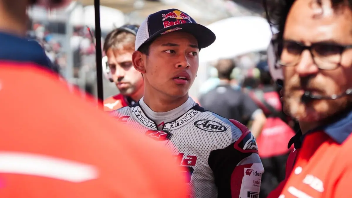 Pebalap Indonesia Veda Ega Pratama Resmi Naik Podium Kedua Moto3 2026 Usai Adrian Fernandez Didiskualifikasi Enam Seri