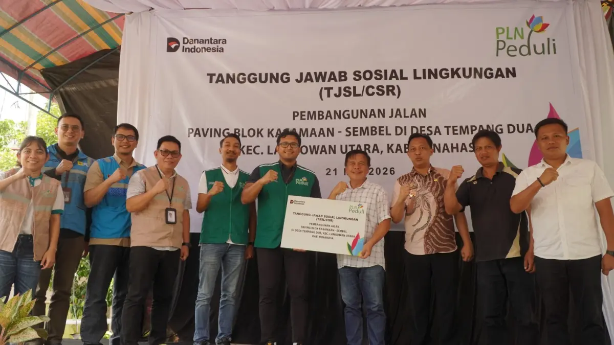 PLN Tak Sekadar Pasang Jaringan Listrik, Bangun Jalan Hotmix 12 Kilometer di Minahasa untuk Akses Warga ke Pasar dan Sekolah