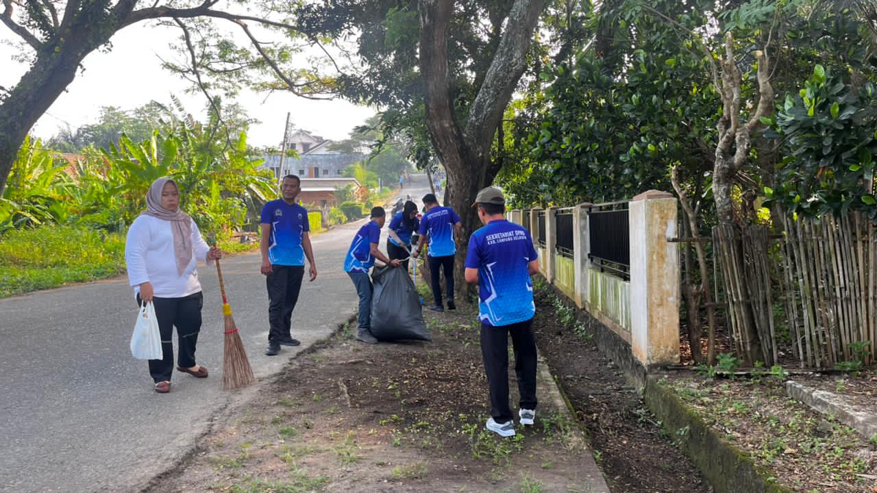 DPRD Lampung Selatan Fokus Bersihkan Pertigaan Jalan Cinta Menuju Pantai Senaya, Ini Tujuan Program Gertak Helau