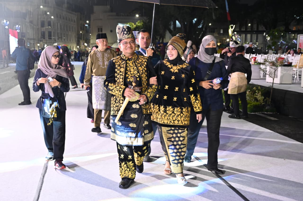 Kota Jambi Raih 5 Besar Terbaik di Karnaval Budaya APEKSI 2026, Wali Kota Maulana Kenakan Busana Melayu Emas