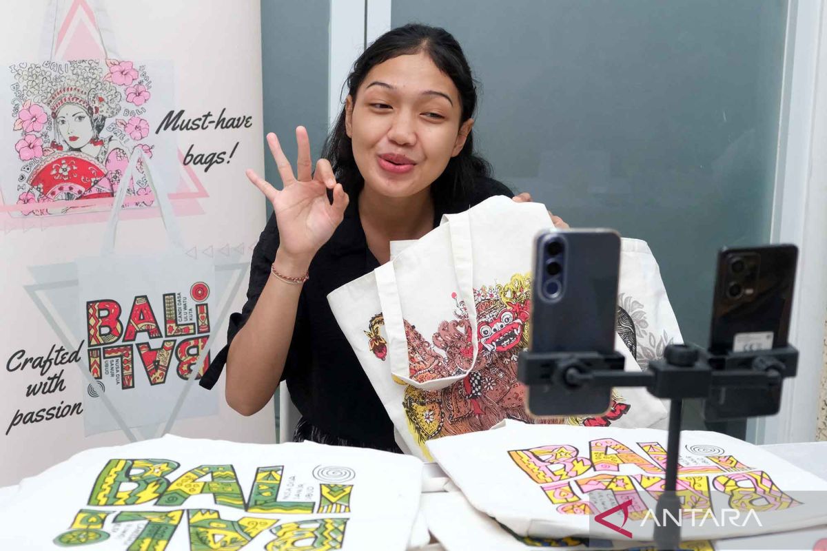 Pameran UMKM Disabilitas di Denpasar: Perajin Tunarungu Promosikan Tas Ramah Lingkungan dengan Bahasa Isyarat, Diburu WNA China
