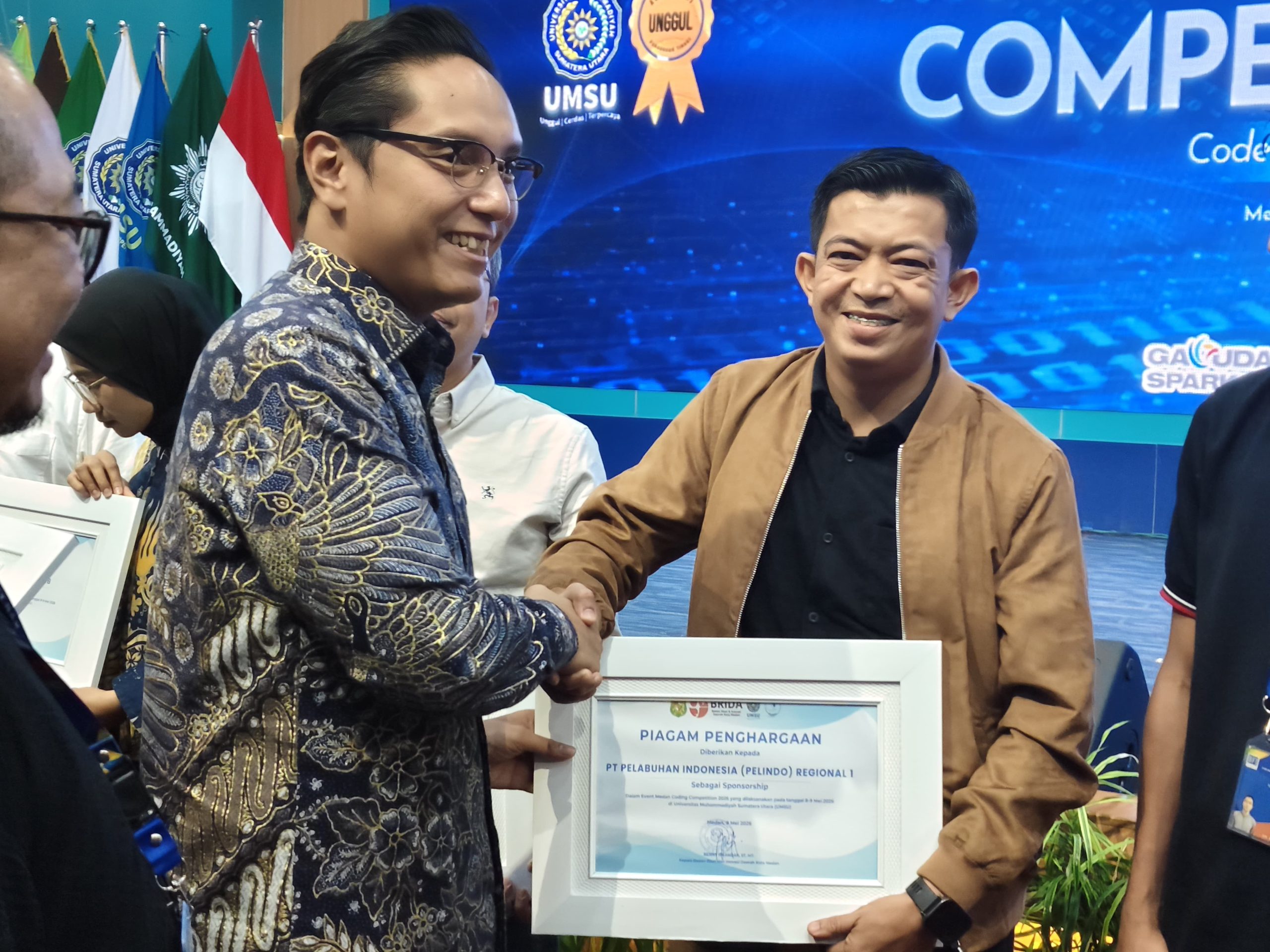 Pemkot Medan Beri Penghargaan Pelindo Regional 1 Atas Dukungan Kompetisi Coding di UMSU