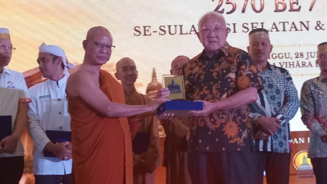 Ketua PSMTI Sulbar Iming Wijaya Hadiri Peringatan Waisak di Bone, Apresiasi Kerja Panitia