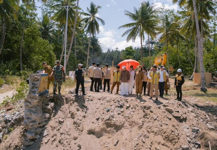 Gubernur Malut Sherly Laos Tinjau 100 Km Jalan Rusak di Oba, Target Tuntas 2027 untuk 50 Km dan 6 Jembatan