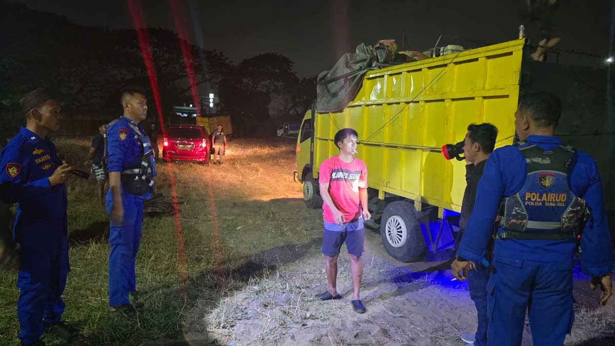Ditpolairud Polda Sumsel Gagalkan Penyelundupan 21 Ton Solar Ilegal di Dermaga Gandus, 5 Orang Diamankan