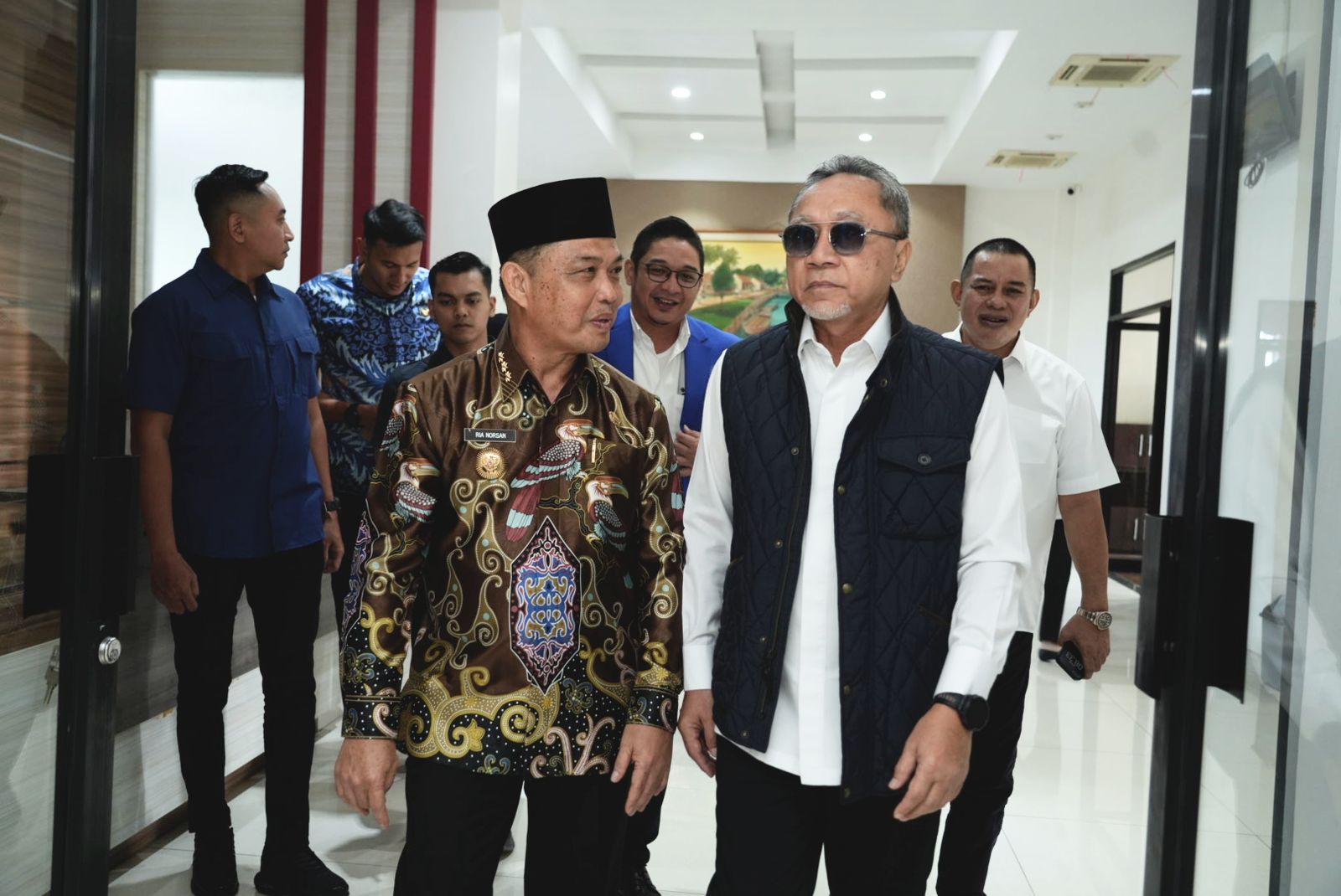 Menko Pangan Zulkifli Hasan Tinjau Langsung Distribusi Pupuk di Kubu Raya, Pastikan Stok Aman dan Harga Gabah Rp6.500 per Kg
