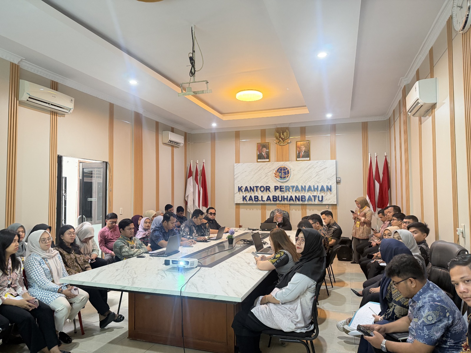 BPN Labuhanbatu Percepat Layanan Sertifikat Tanah, Rapat Evaluasi Mingguan Jadi Kunci Antrean