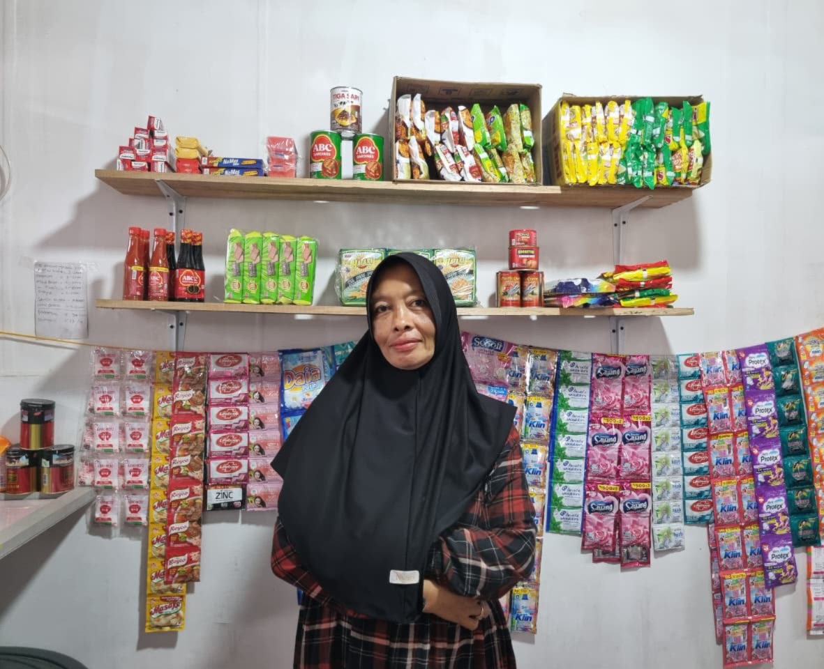 Warung “Cinderella” Milik Rini di Pidie Jaya Jadi Bukti Bangkit Pascabanjir, Modal Tambahan dan Pelatihan Keuangan Masih Dinanti