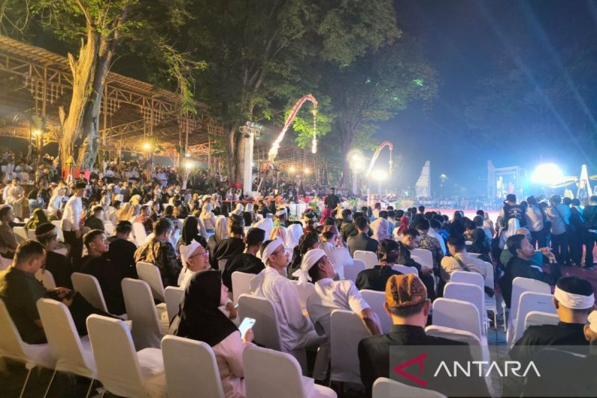 HUT Ke-81 Jawa Barat Dirayakan dengan Paripurna Outdoor Perdana di Halaman Gedung Sate, Sule dan Oni Jadi Pembawa Acara