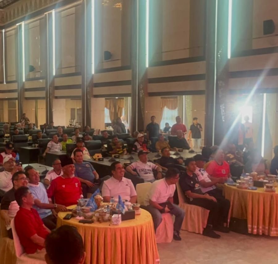 Nobar Piala Dunia 2026 di Padang: Gubernur dan Forkopimda Duduk Bersama Warga, Sepak Bola Jadi Perekat Sosial