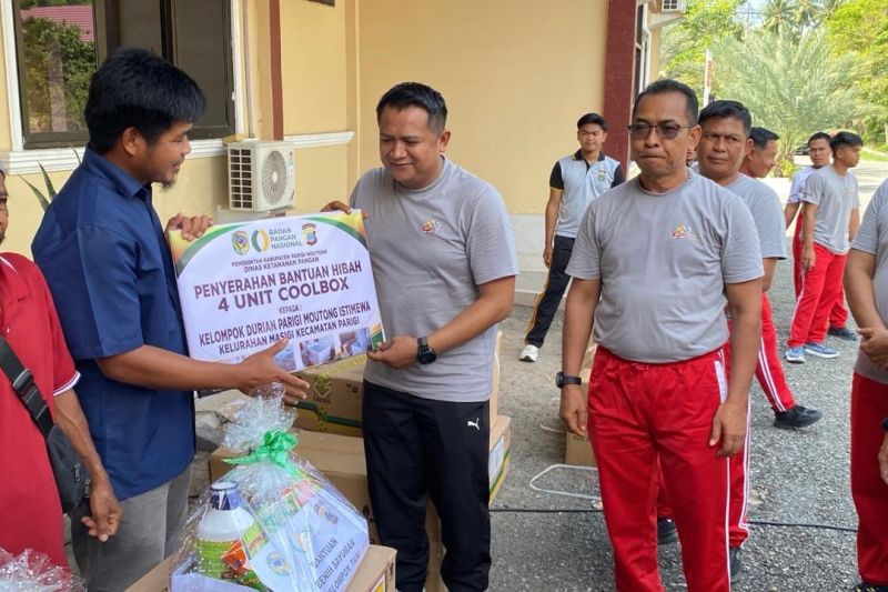 Polres Parigi Moutong Salurkan Bantuan Benih dan Pupuk ke Kelompok Tani, Perkuat Ketahanan Pangan Daerah