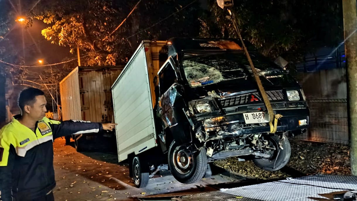 Tabrakan Honda BeAT dan Mobil Boks L300 di Simpang Tiga Cebongan Salatiga, Pengendara Motor Asal Riau Tewas