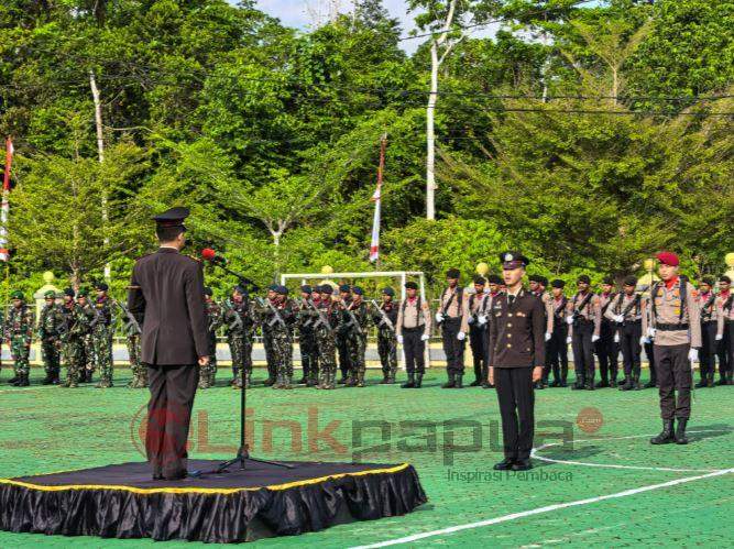 Kapolres Teluk Bintuni Bacakan Amanat Presiden di HUT Bhayangkara ke-80: Polri untuk Rakyat, Bukan Sebaliknya
