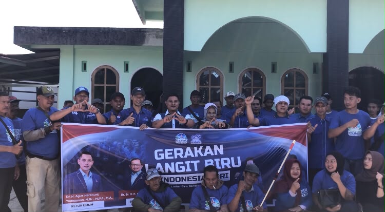 HUT ke-25 Partai Demokrat, Kader DPC Lebong Bersihkan dan Cat Ulang Masjid Al-Ikhlas di Desa Sungai Gerong