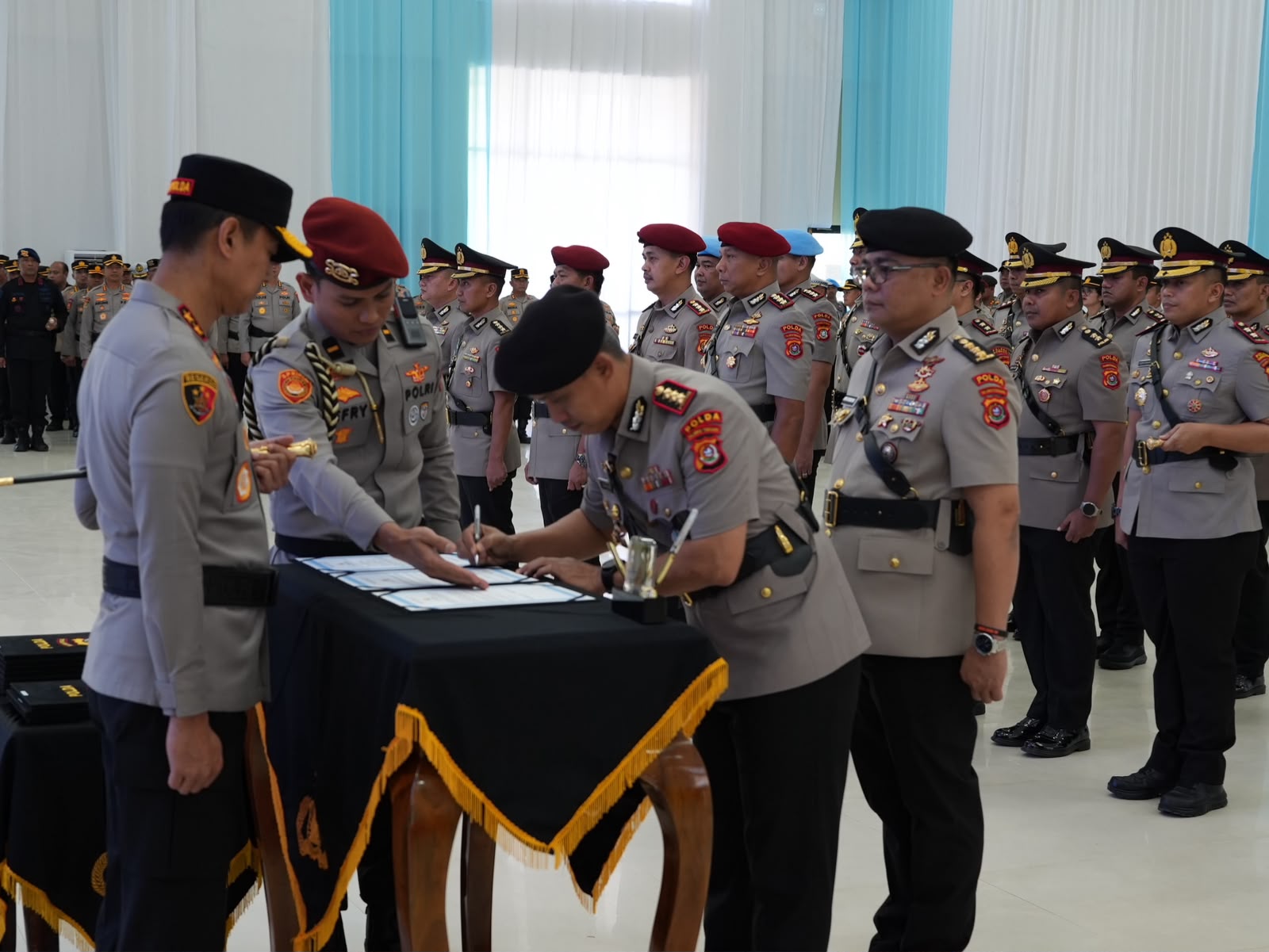 25 Perwira Polda Sultra Dimutasi, Kapolda Irjen Himawan Lantik Kapolres Baru di Baubau hingga Konkep