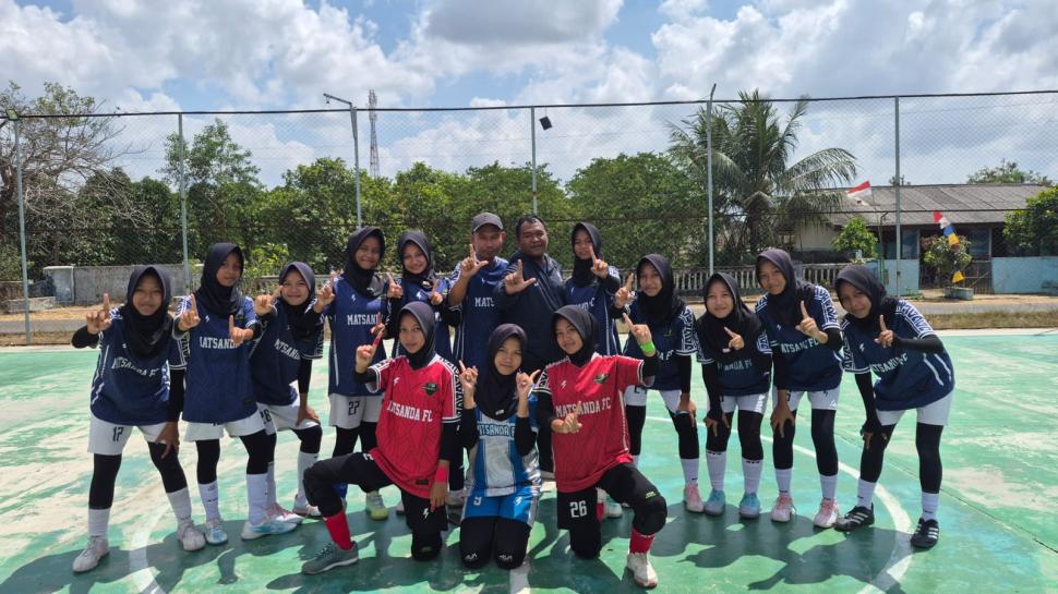 Tim Futsal Putri MTsN 2 Lampung Timur Juara I Turnamen HUT RI di Raman Utara, Tekuk SMPN 2 dengan Skor 5-1
