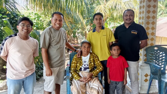 Pastor Paroki Kolhua Antar Langsung Calon Frater ke Rumah Pembinaan TOR di Atambua, Ini Harapan untuk Reinal Takene