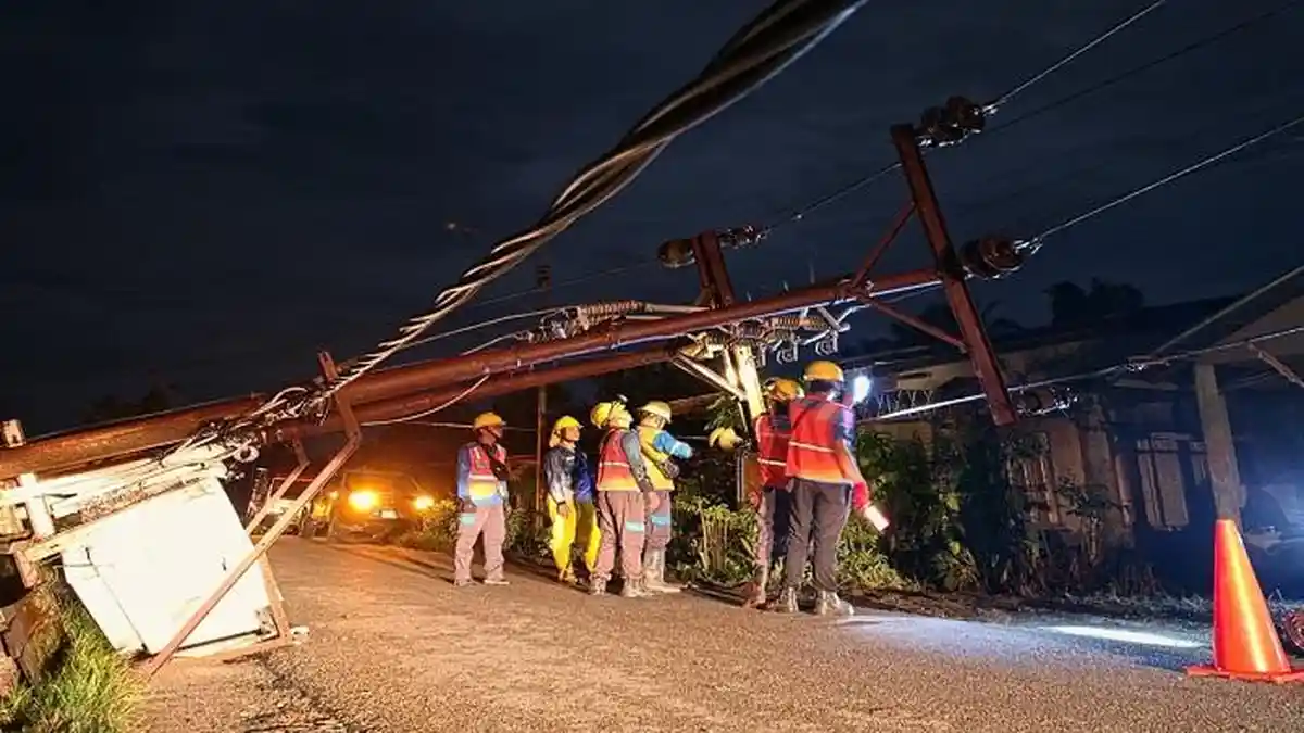 PLN Gerak Cepat Pulihkan Listrik di Sambas Usai Cuaca Ekstrem, Ratusan Warga Terdampak