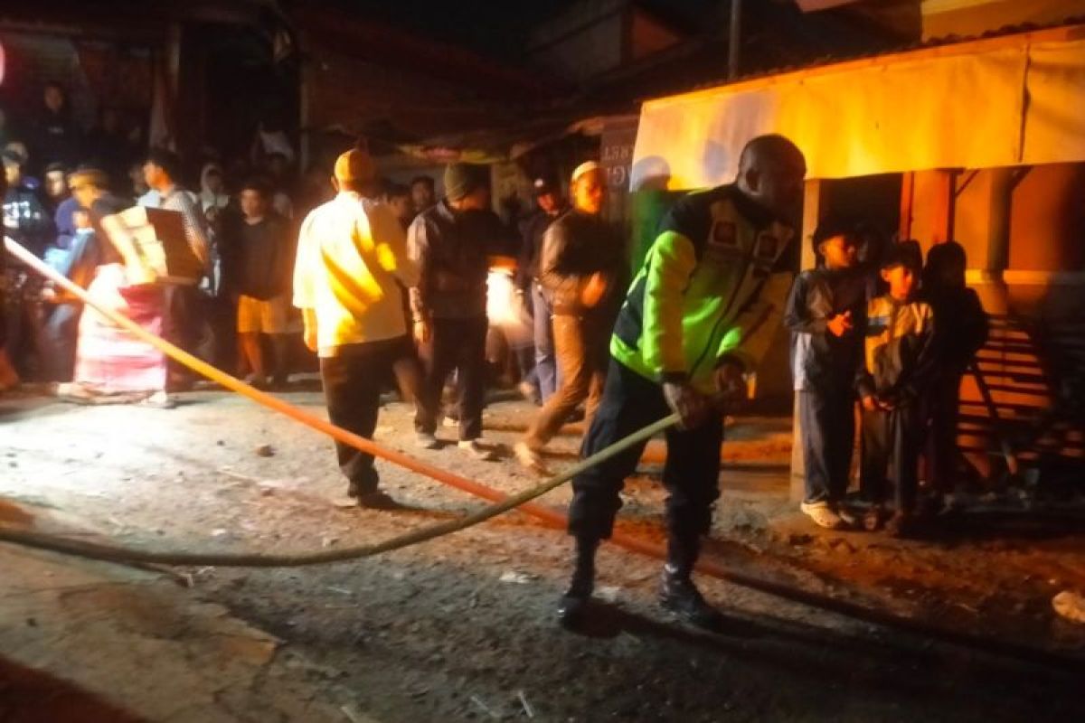 Kebakaran Pasar Andir Garut Hanguskan 26 Kios, Polisi Olah TKP Cari Penyebab