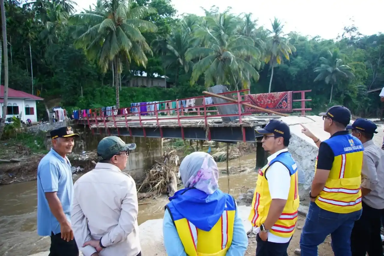 Bupati Tanah Datar Turun Langsung ke Nagari Taluak, Tujuh Jembatan Rusak Diterjang Luapan Batang Tompo