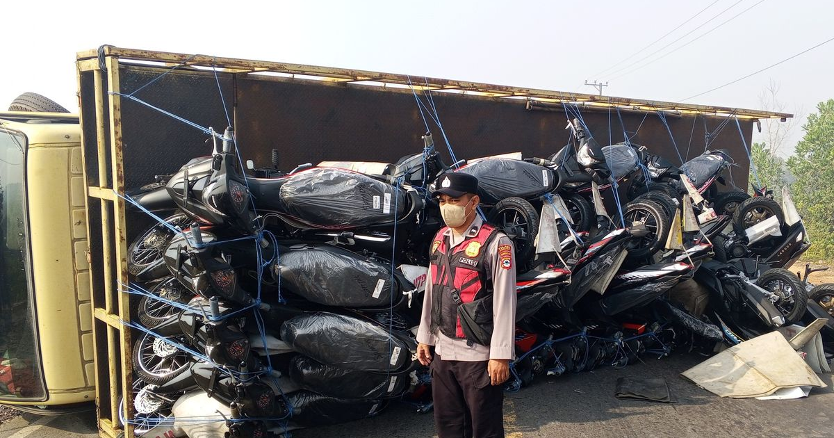 Kabut Asap Karhutla Kalsel Picu Tabrakan Beruntun di Gambut Banjar, Puluhan Motor Baru Honda Rusak