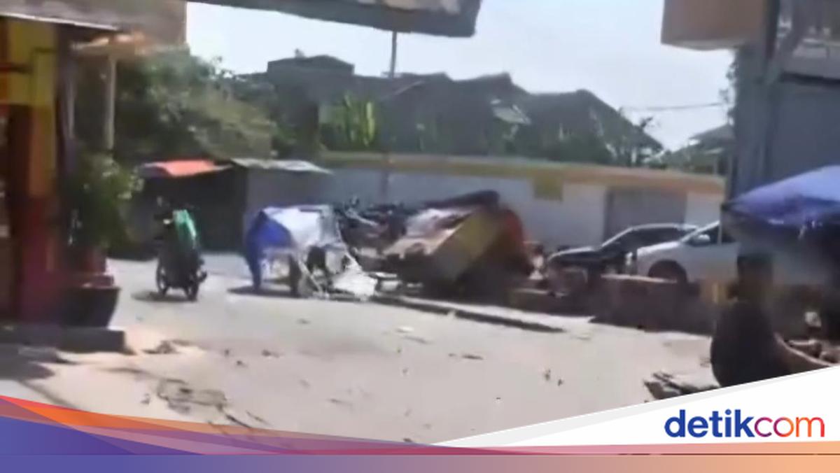 Angin Kencang Terjang Kompleks Permata Bandung Barat, Gerobak dan Tenda Pedagang Jajanan Berhamburan