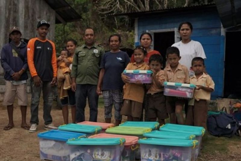 Diaspora Indonesia di Calgary Salurkan 20 Paket Bantuan untuk Penyintas Gempa Manggarai Barat