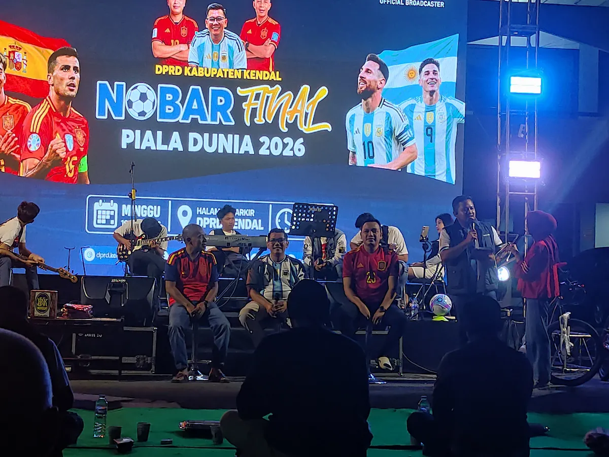Ribuan Warga Padati Halaman DPRD Kendal untuk Nobar Final Piala Dunia 2026, Ketua Dewan: Ini Rumah Rakyat
