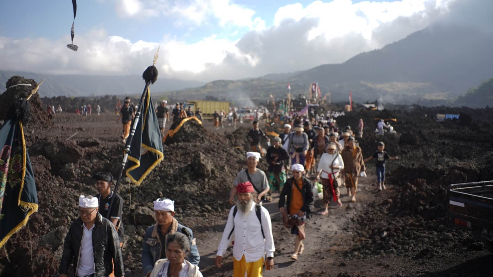 1.000 Lebih Krama Adat Batur Napak Tilas Rute Evakuasi 1926, Perkuat Ikatan Spiritual dengan Bayung Gede