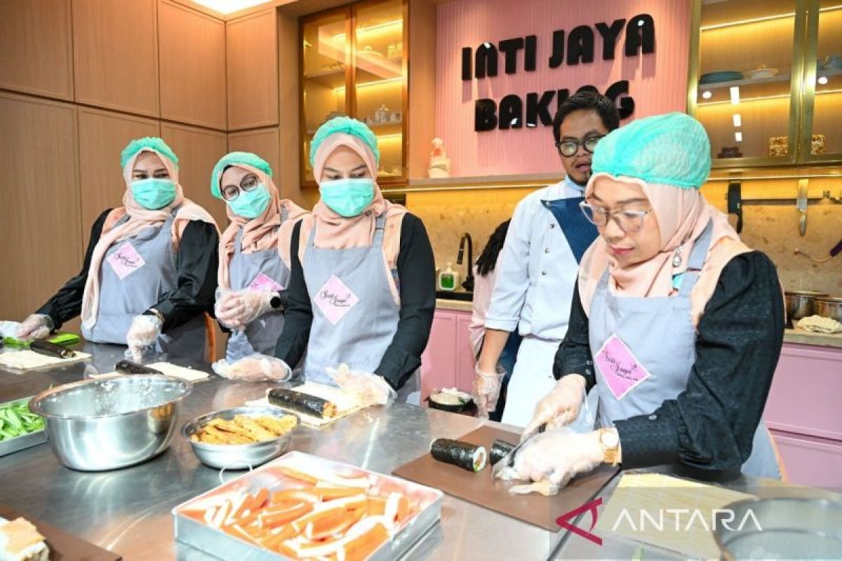 DWP Sumut Latih 32 Pengurus Olah Sushi dan Bolu Marmer untuk Camilan Sehat Keluarga