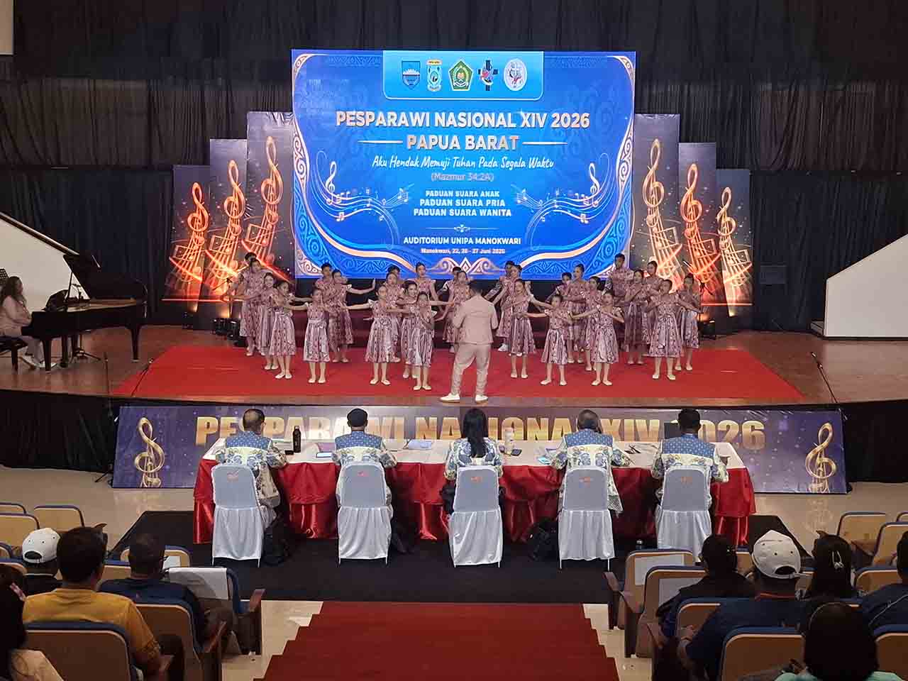 Anak-Anak Pulau Kisar Bawakan Tiga Lagu di Pesparawi Nasional XIV/2026, Penonton Manokwari Bertepuk Tangan