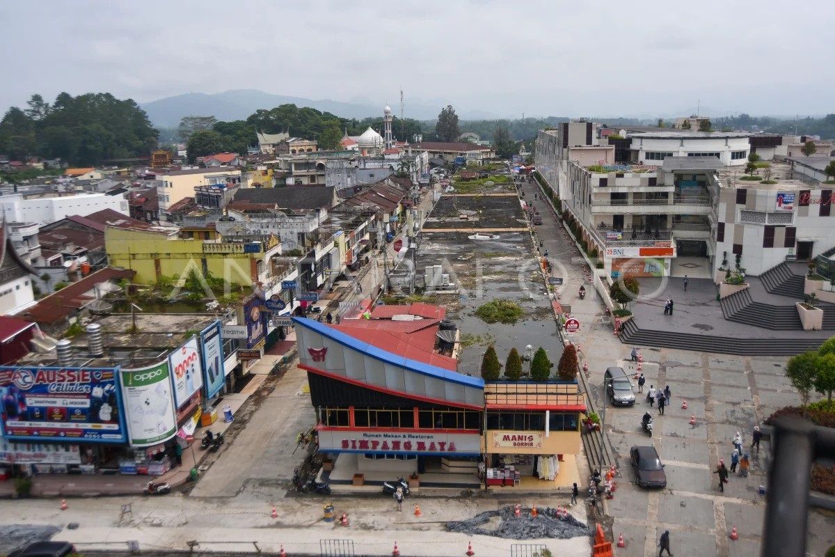 Pemkot Bukittinggi Ganti Aspal Kawasan Jam Gadang Jadi Konblok demi Wisata Ramah Pejalan Kaki