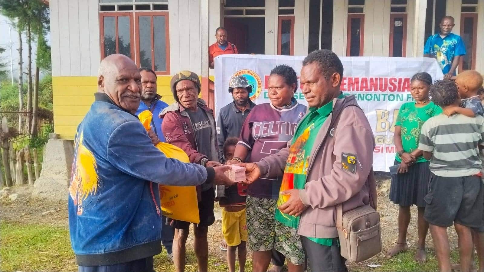 Donasi Penonton “Pesta Babi” untuk Pengungsi Internal Papua Capai Rp 517 Juta, Disalurkan ke Puncak dan Intan Jaya di Tengah Ancaman Drone